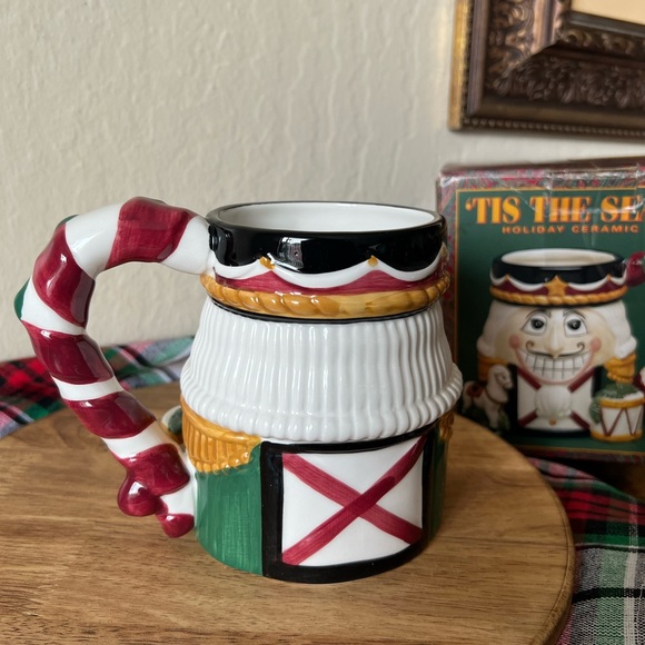 Vintage Christmas Nutcracker mug - Picture 4 of 4